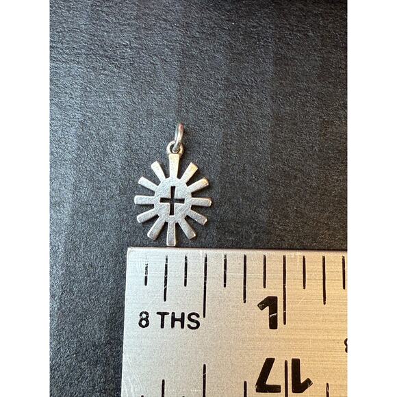 Retired James Avery Sterling Silver Sunburst Cut Out Cross Charm Uncut Loop - Picture 6 of 7